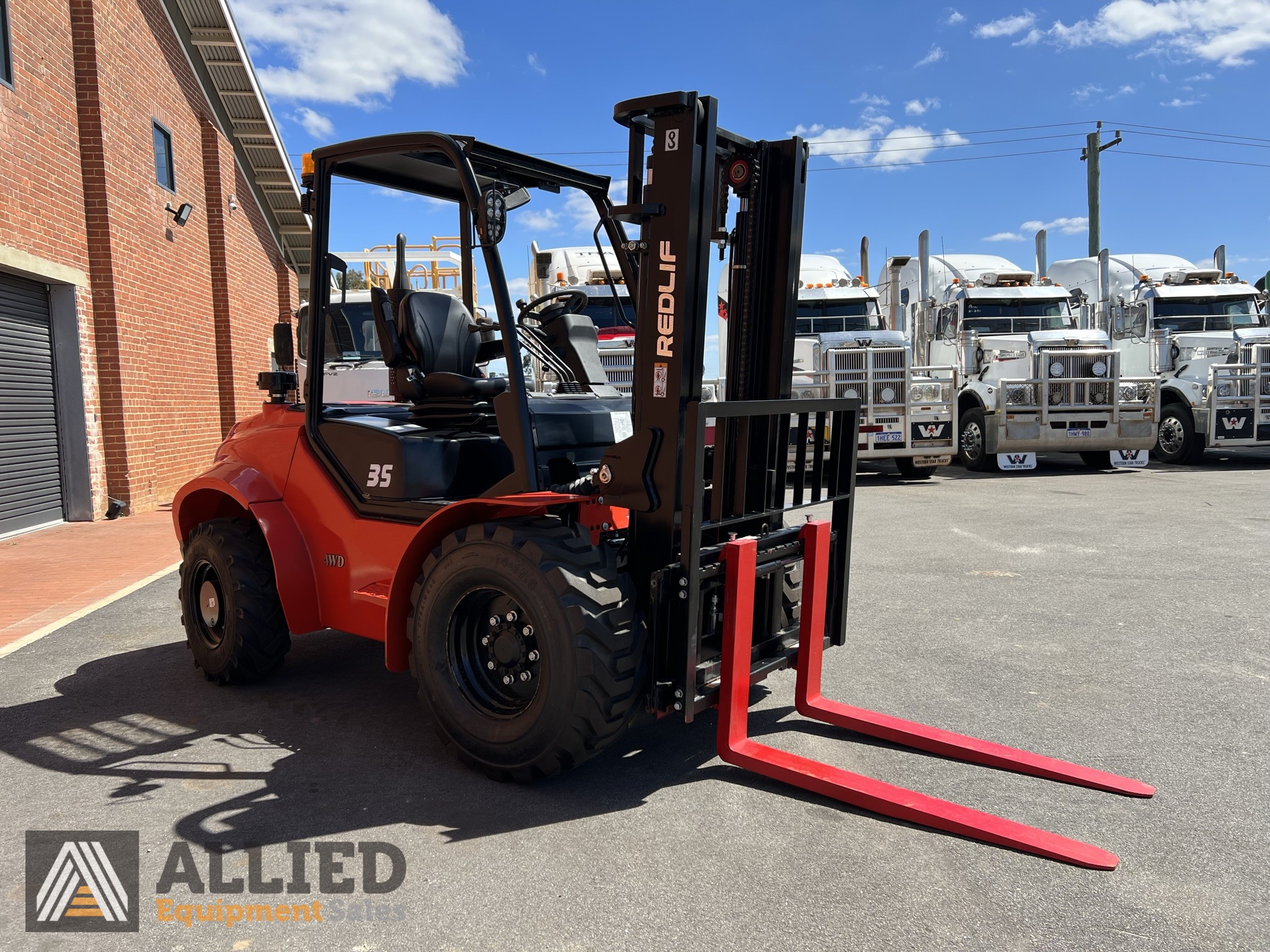 2022 REDLIFT CPCD35-XW33C-RT4 DIESEL ROUGH TERRAIN FORKLIFT