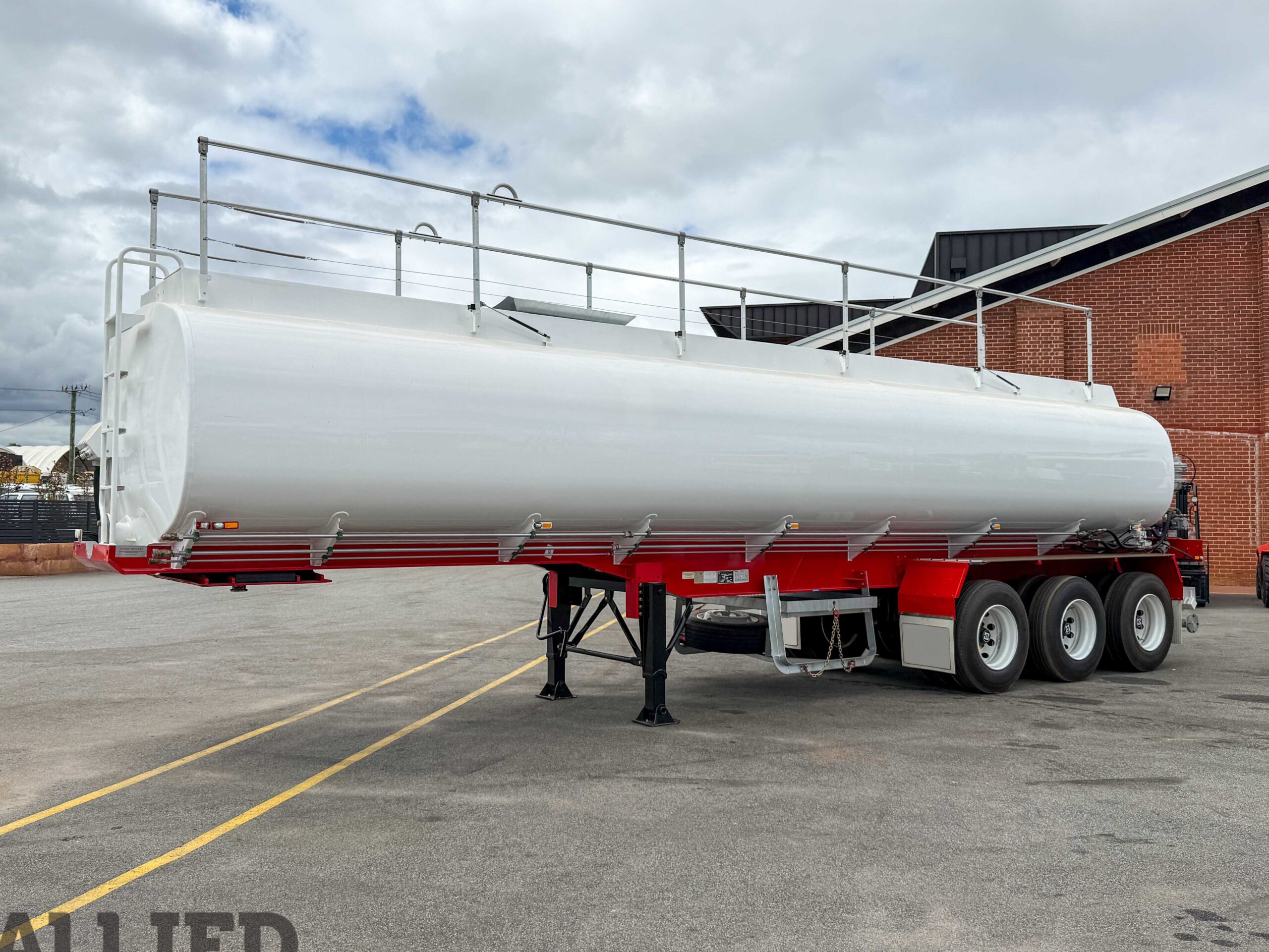 NEW 2025 JAMIESON TRI AXLE WATER TANKER TRAILER