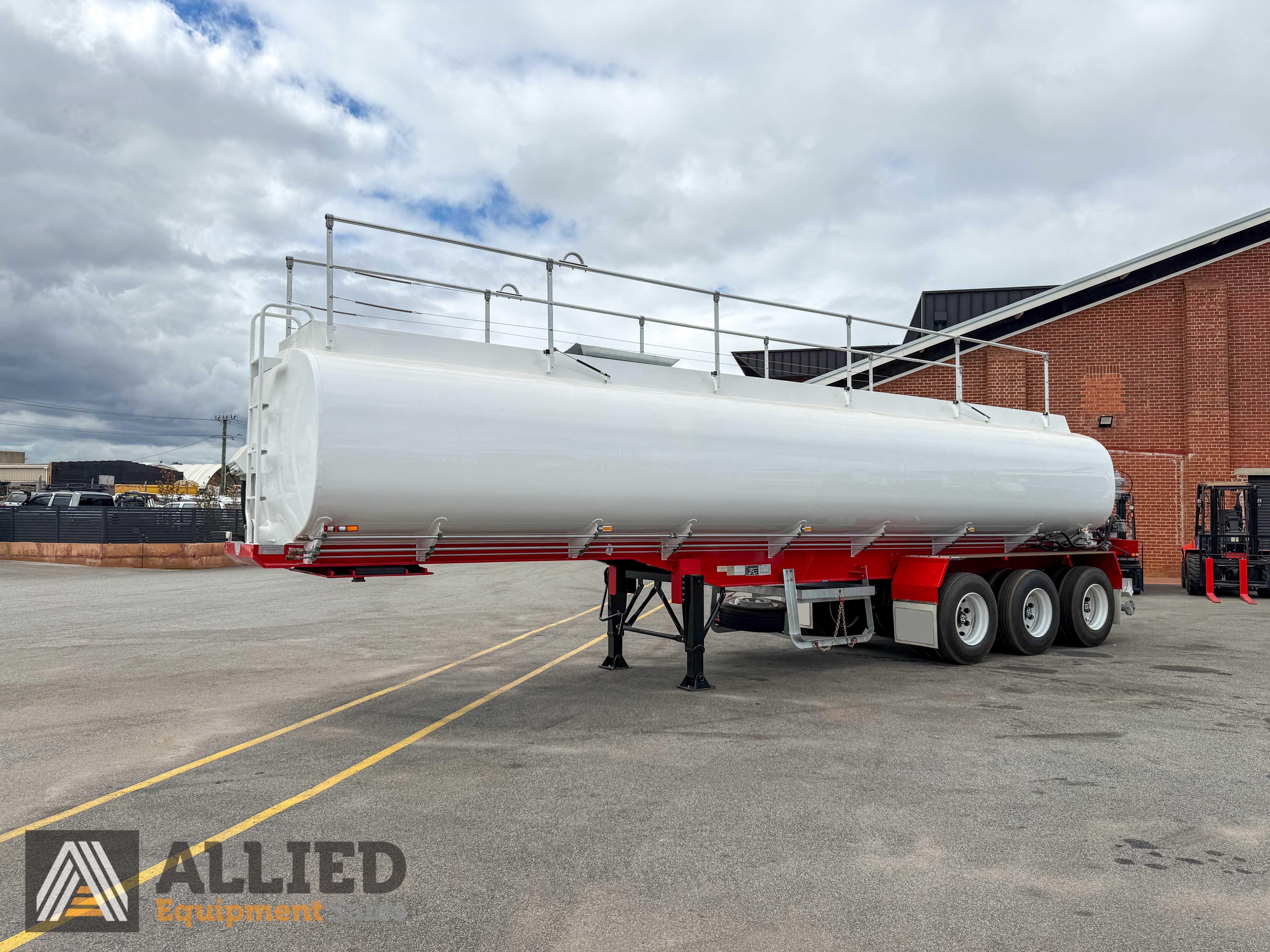 NEW 2025 JAMIESON TRI AXLE WATER TANKER TRAILER