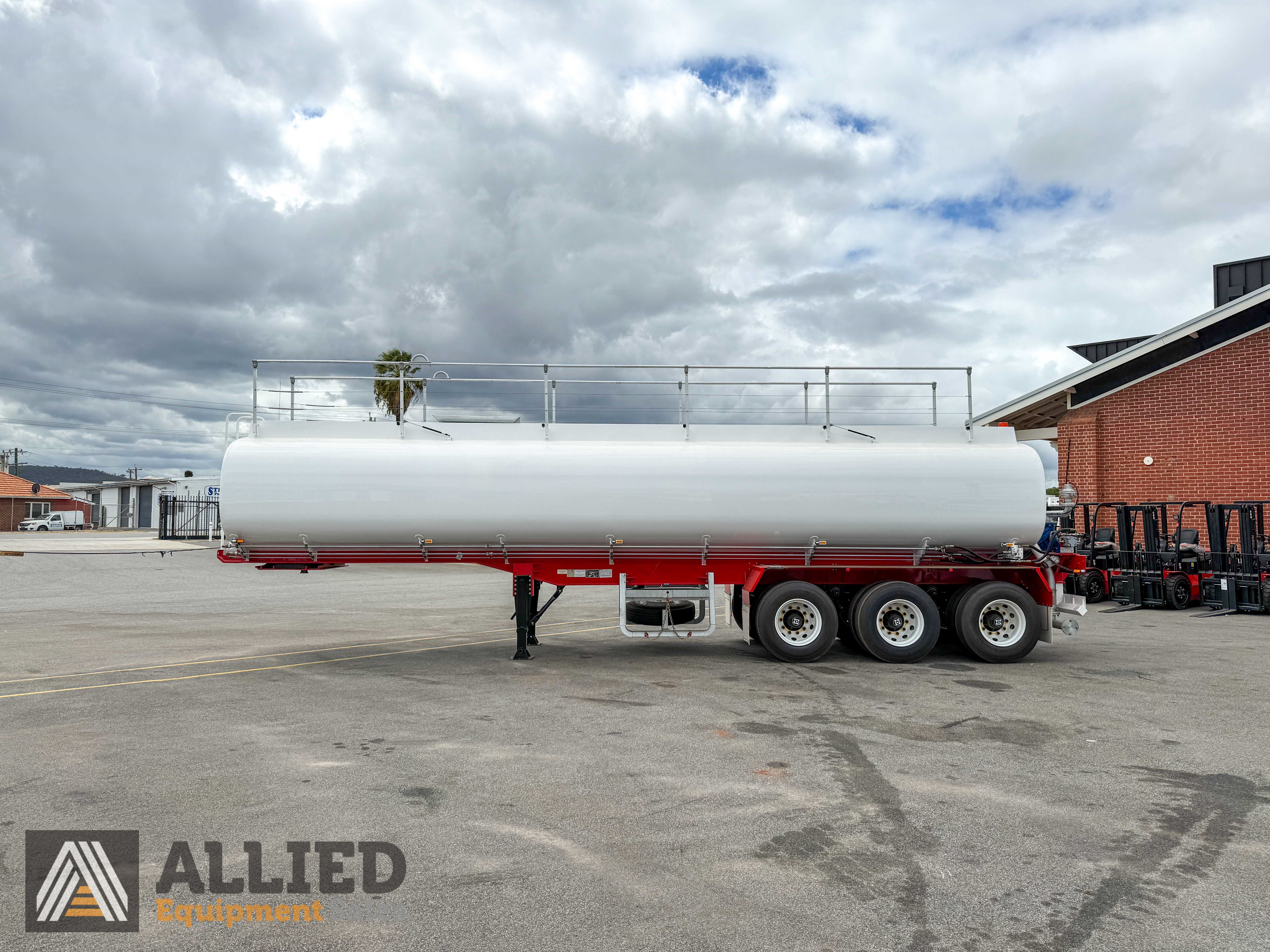 NEW 2025 JAMIESON TRI AXLE WATER TANKER TRAILER