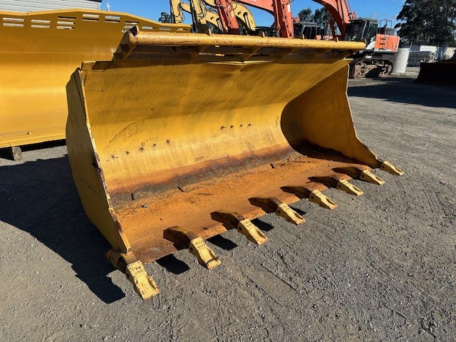 GP BUCKET WITH TEETH TO SUIT A CAT 966/972 WHEEL LOADER