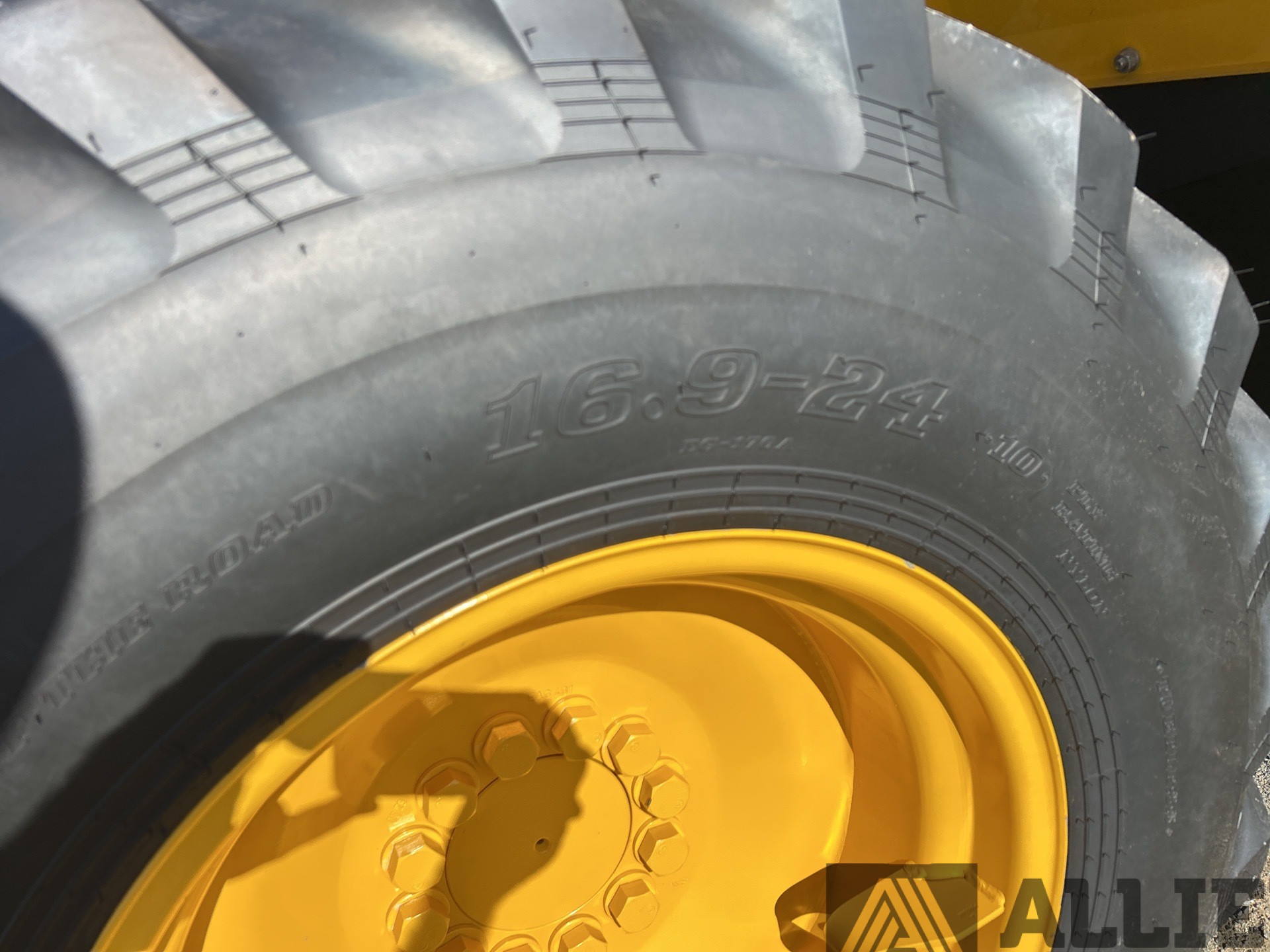 2023 KOMATSU WA100-8 WHEEL LOADER