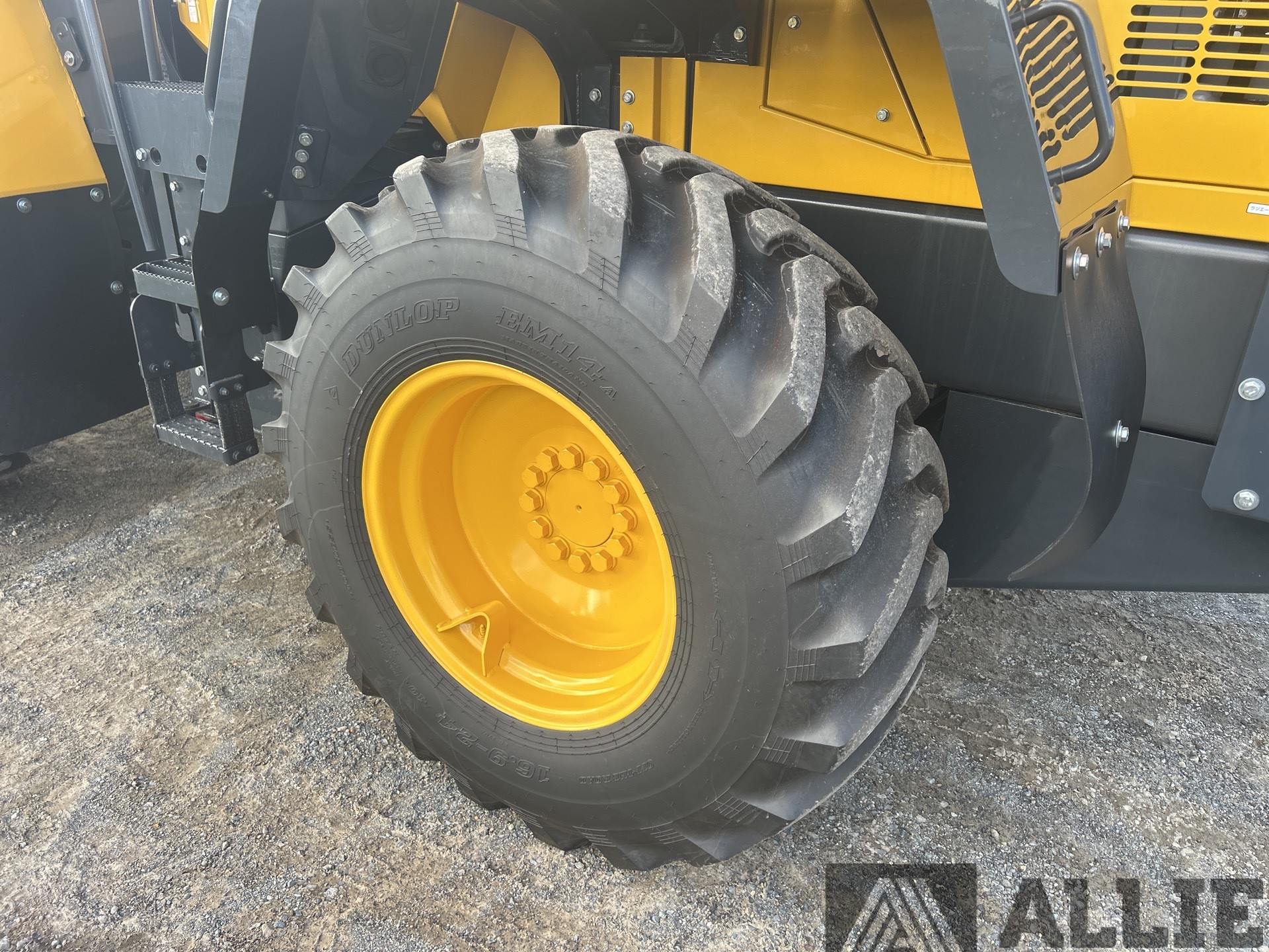 2023 KOMATSU WA100-8 WHEEL LOADER