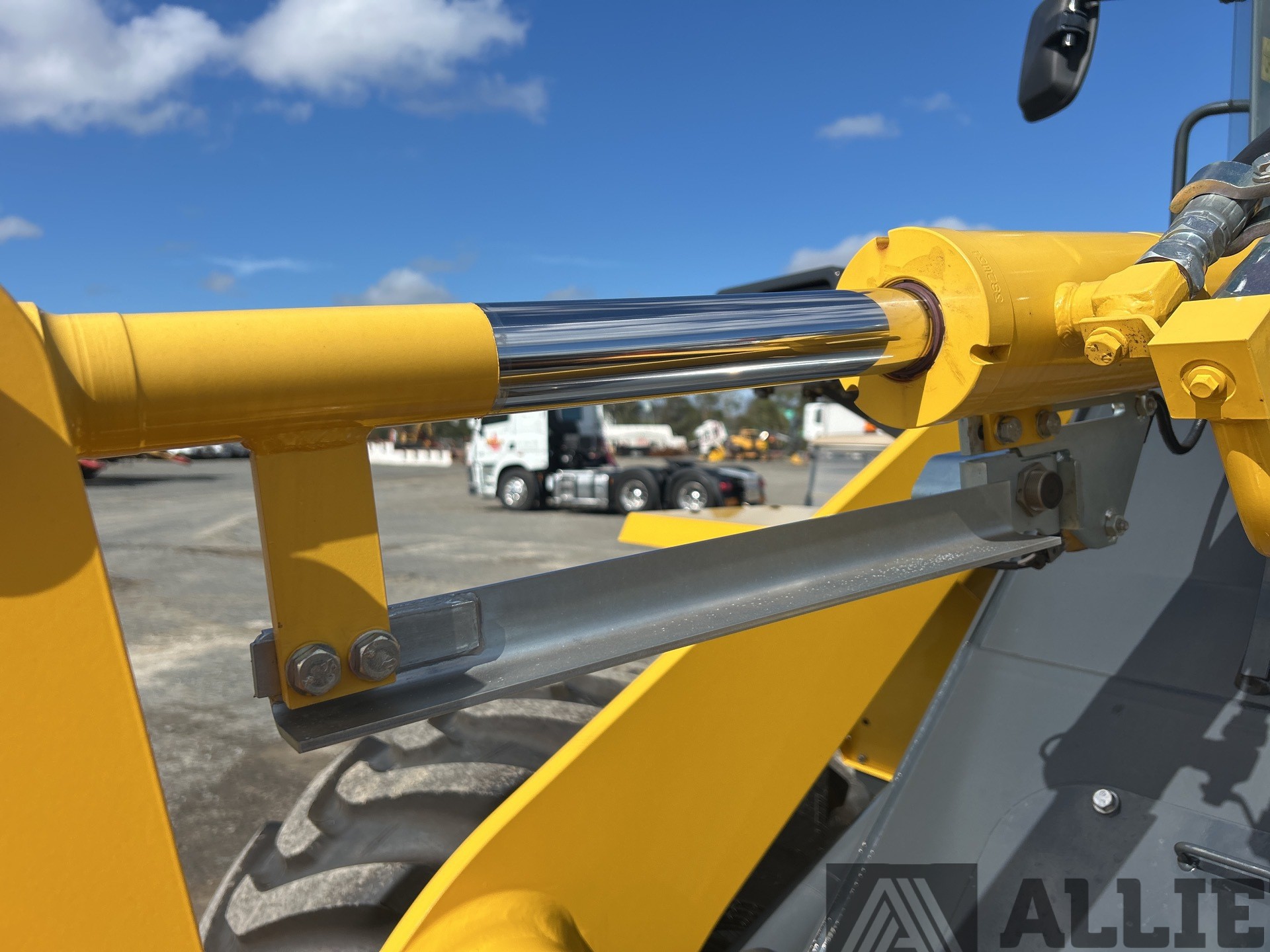 2023 KOMATSU WA100-8 WHEEL LOADER