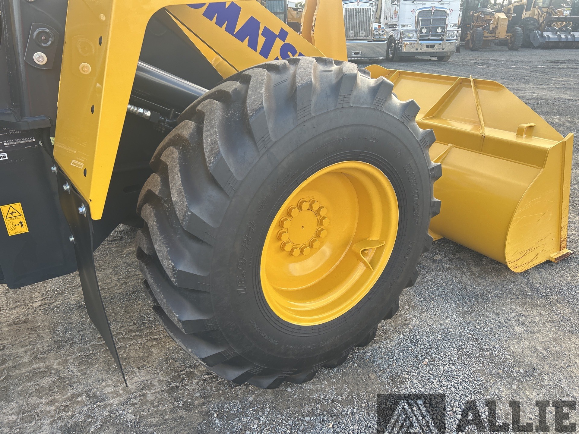 2023 KOMATSU WA100-8 WHEEL LOADER