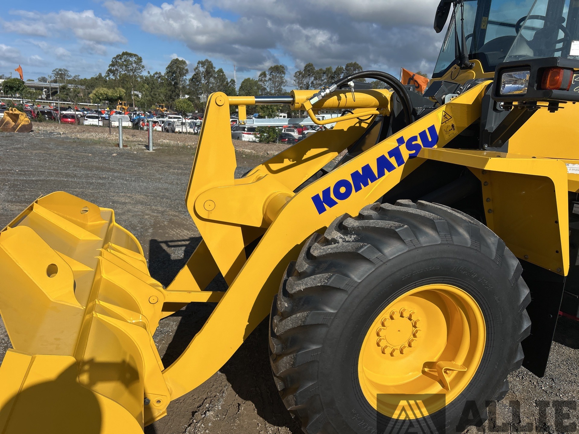 2023 KOMATSU WA100-8 WHEEL LOADER