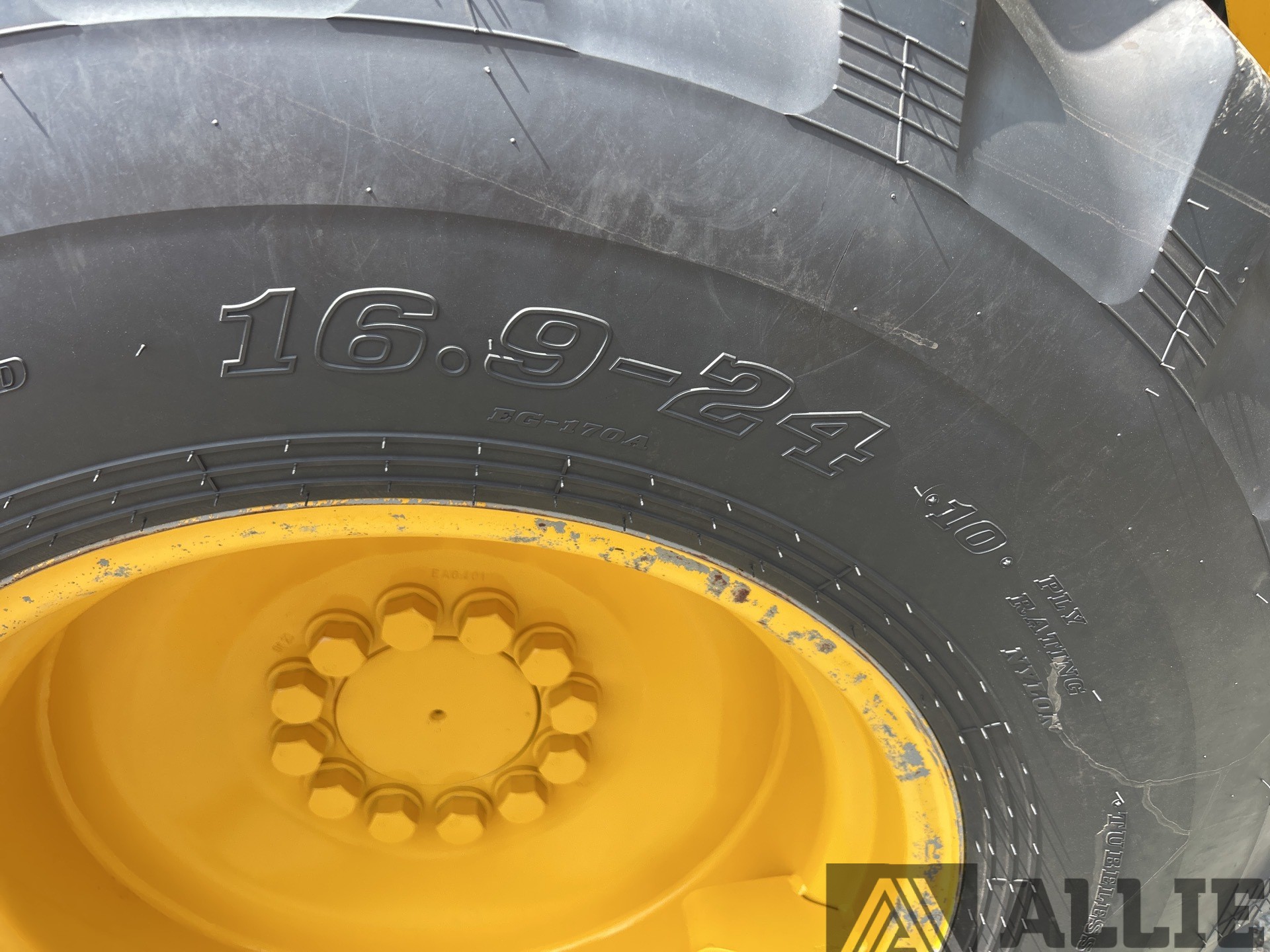 2023 KOMATSU WA100-8 WHEEL LOADER