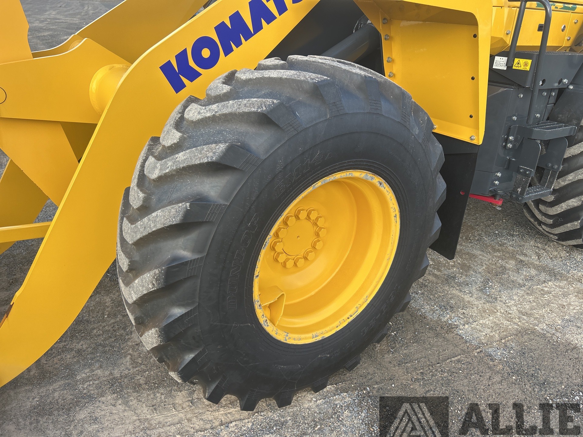 2023 KOMATSU WA100-8 WHEEL LOADER