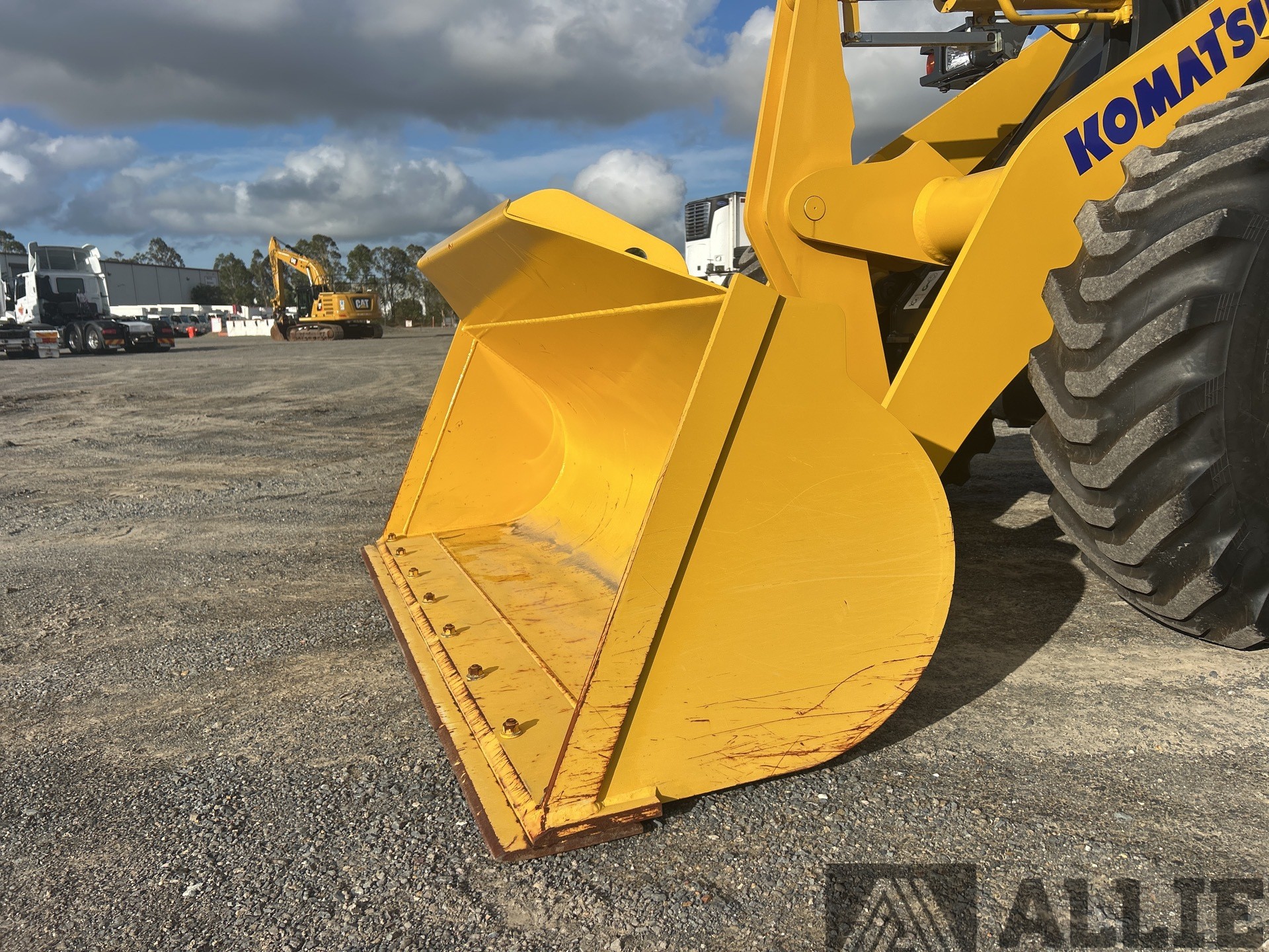 2023 KOMATSU WA100-8 WHEEL LOADER