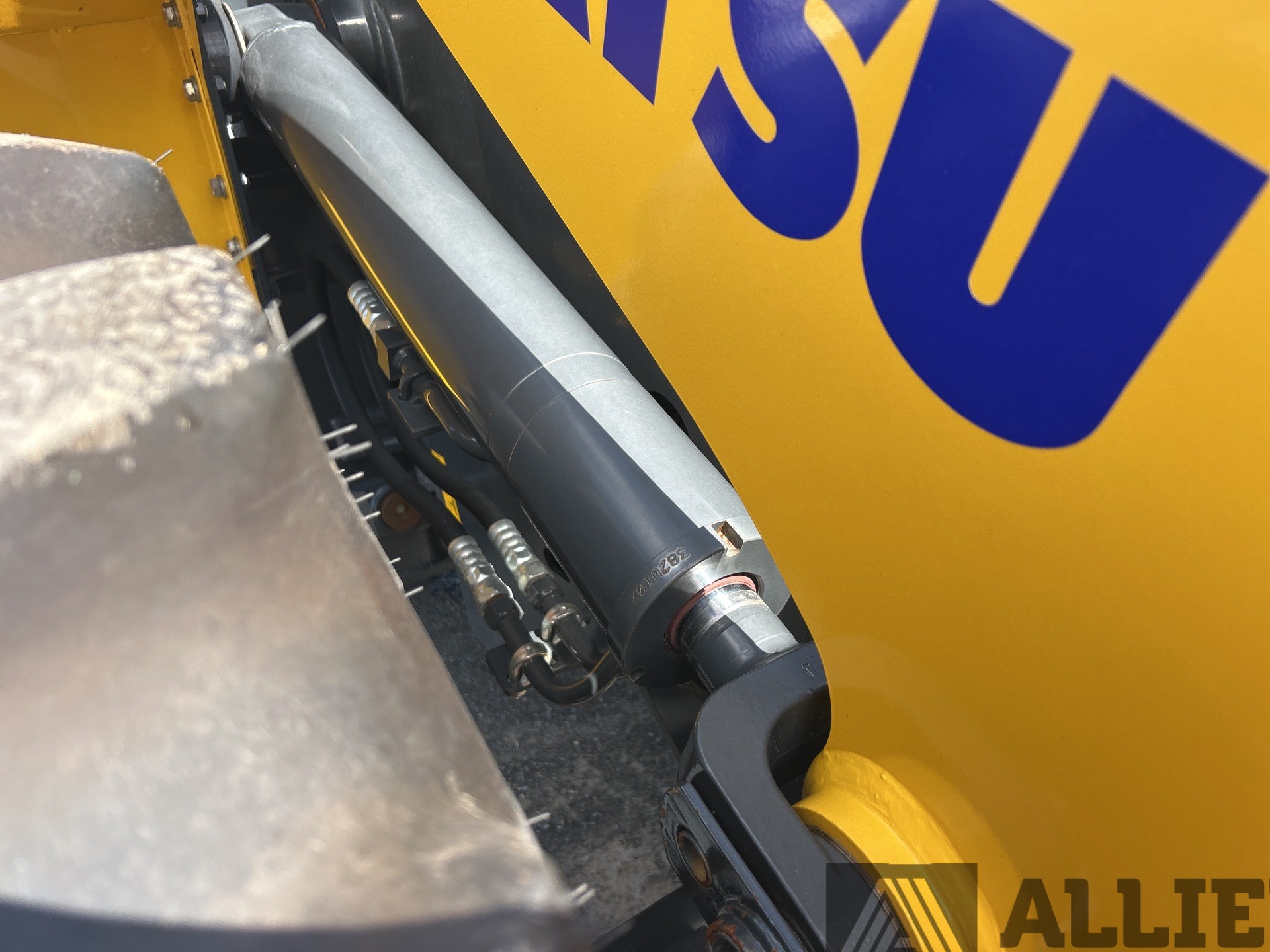 2023 KOMATSU WA100-8 WHEEL LOADER