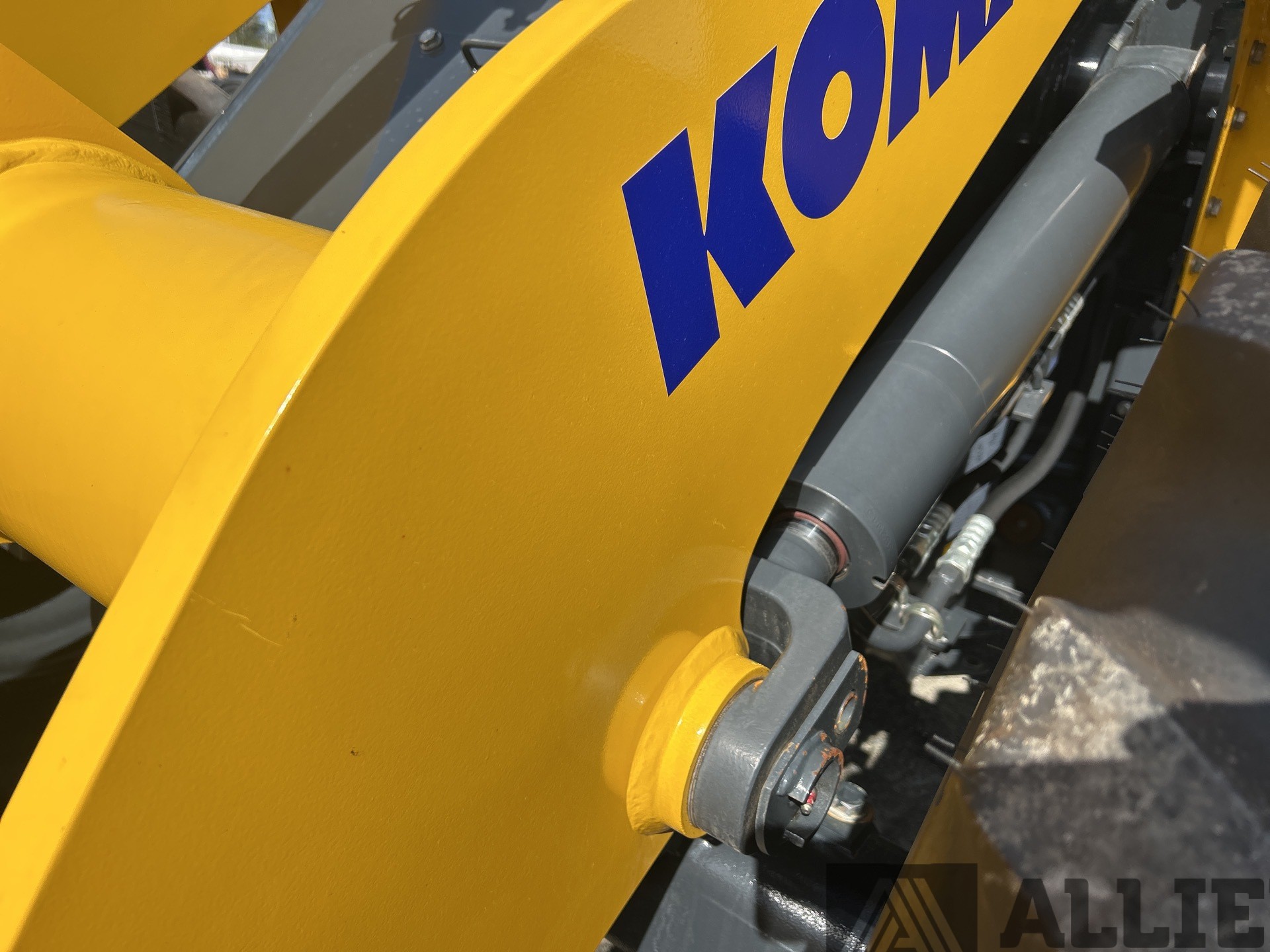 2023 KOMATSU WA100-8 WHEEL LOADER