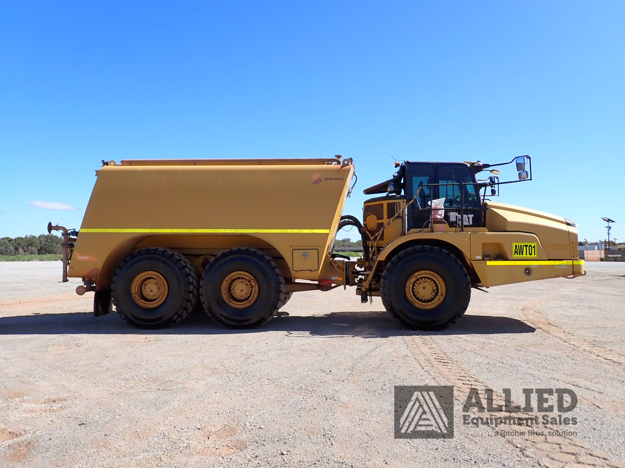 2019 CATERPILLAR 740GC ARTICULATED WATER TRUCK