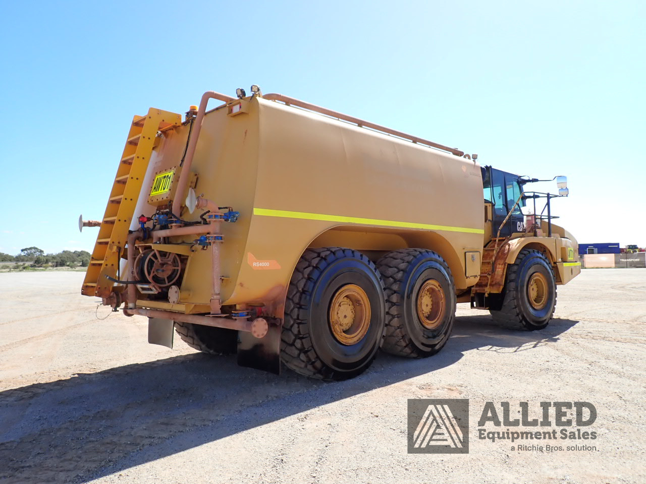 2019 CATERPILLAR 740GC ARTICULATED WATER TRUCK