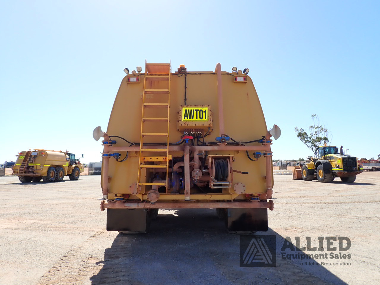 2019 CATERPILLAR 740GC ARTICULATED WATER TRUCK