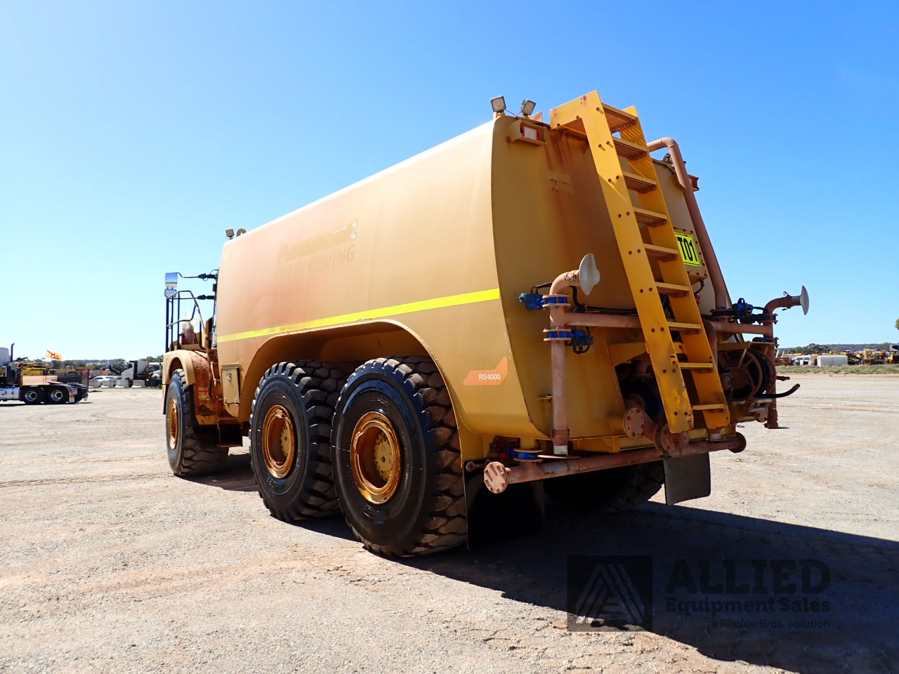 2019 CATERPILLAR 740GC ARTICULATED WATER TRUCK