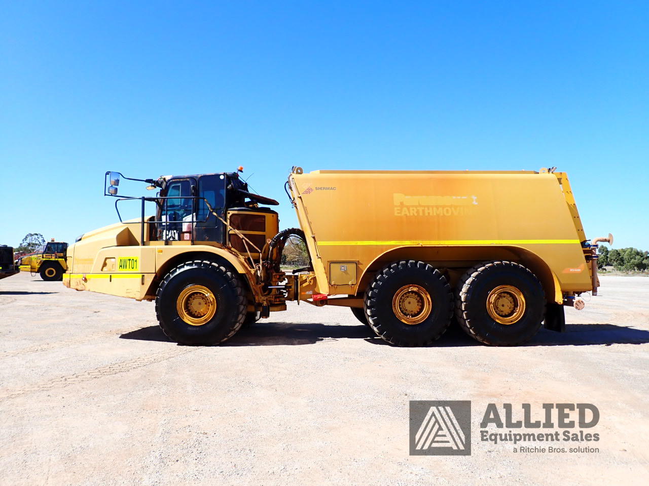 2019 CATERPILLAR 740GC ARTICULATED WATER TRUCK