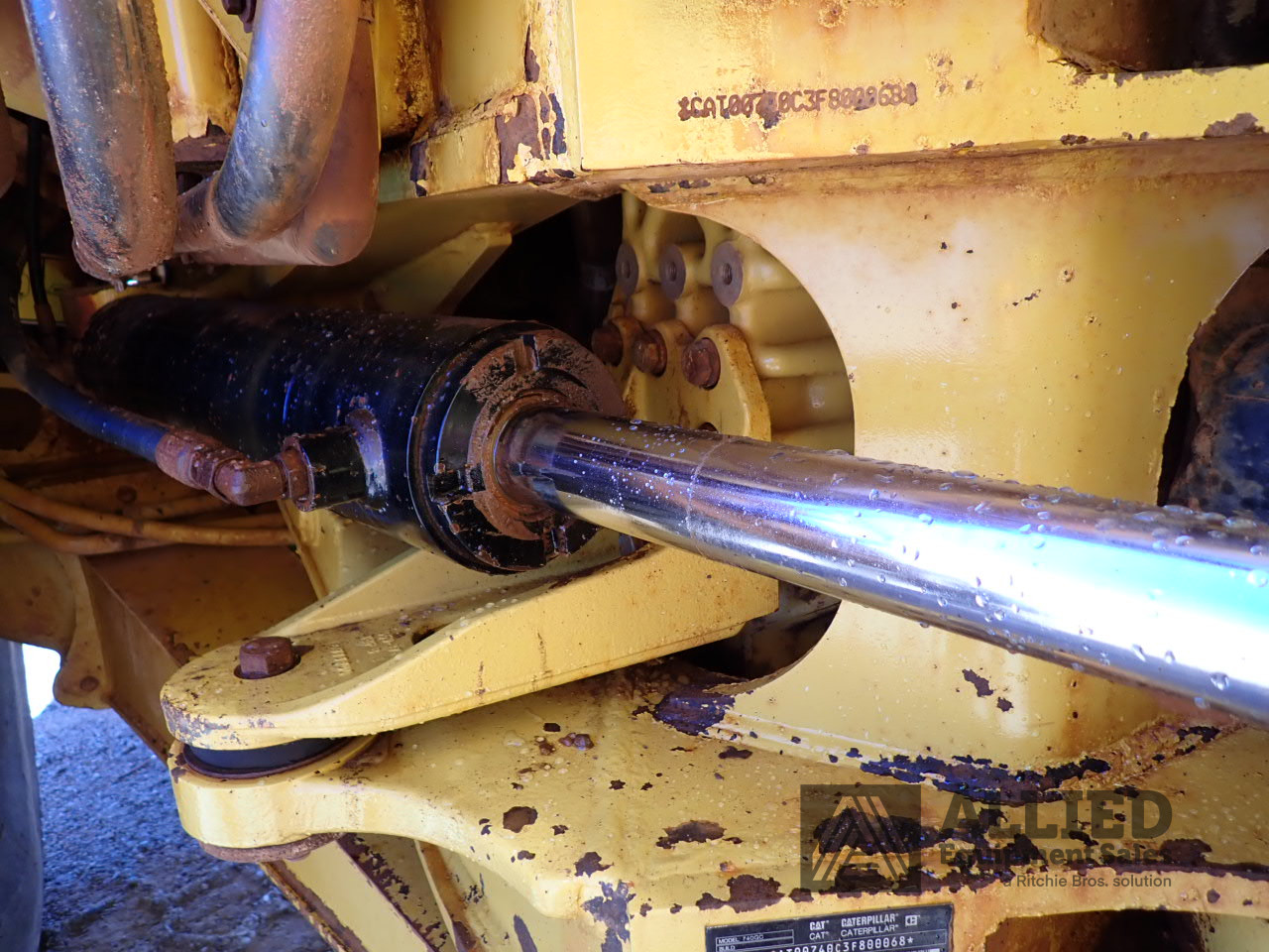 2019 CATERPILLAR 740GC ARTICULATED WATER TRUCK