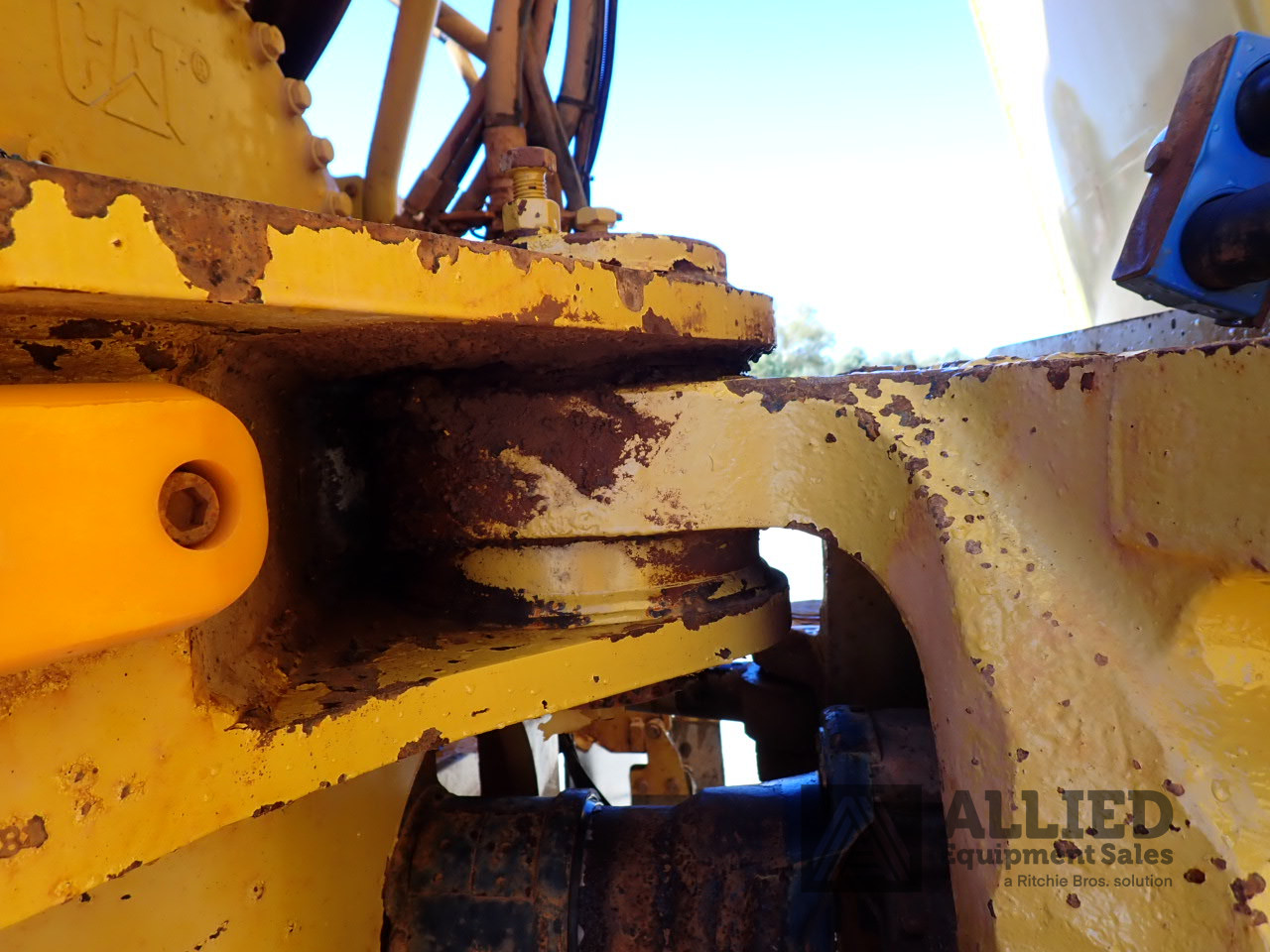 2019 CATERPILLAR 740GC ARTICULATED WATER TRUCK