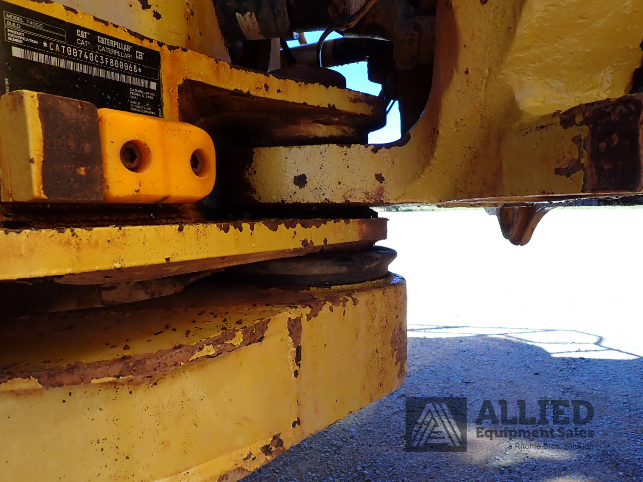 2019 CATERPILLAR 740GC ARTICULATED WATER TRUCK