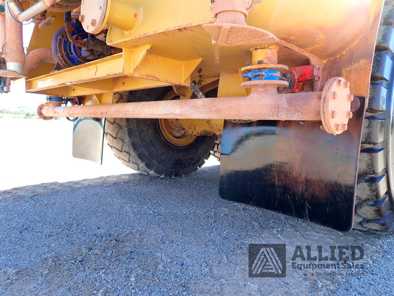 2019 CATERPILLAR 740GC ARTICULATED WATER TRUCK