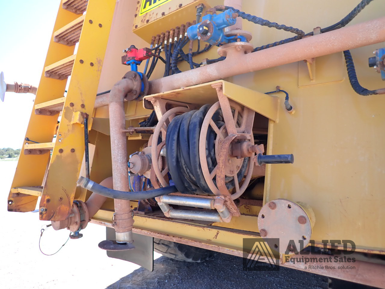 2019 CATERPILLAR 740GC ARTICULATED WATER TRUCK