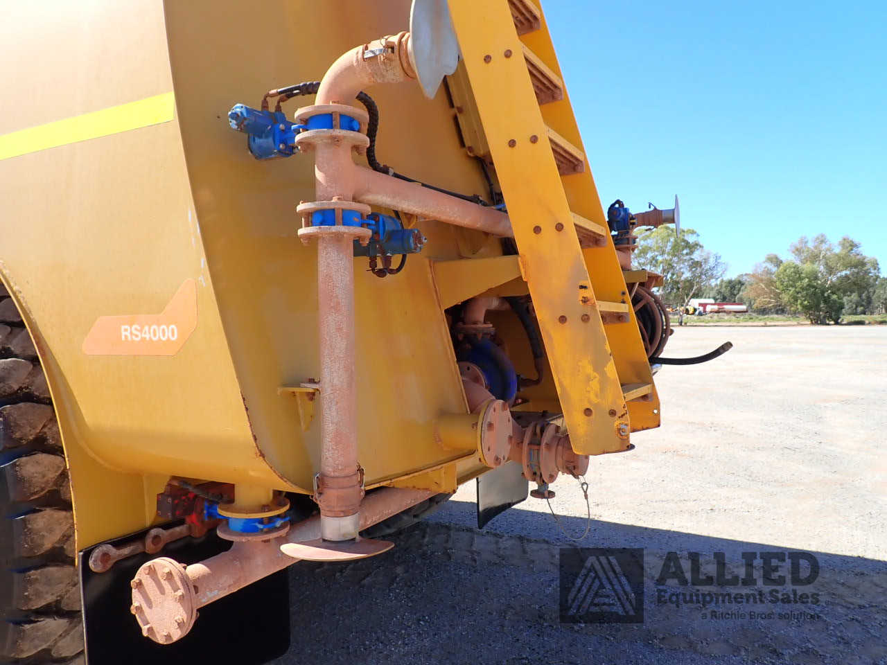 2019 CATERPILLAR 740GC ARTICULATED WATER TRUCK