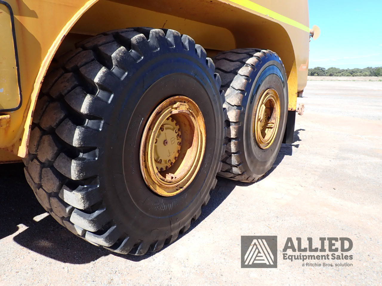 2019 CATERPILLAR 740GC ARTICULATED WATER TRUCK