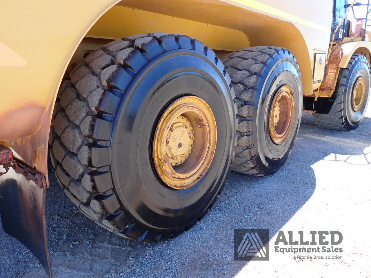2019 CATERPILLAR 740GC ARTICULATED WATER TRUCK