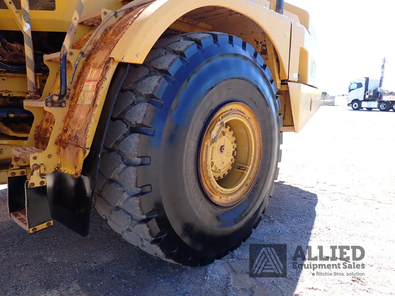 2019 CATERPILLAR 740GC ARTICULATED WATER TRUCK