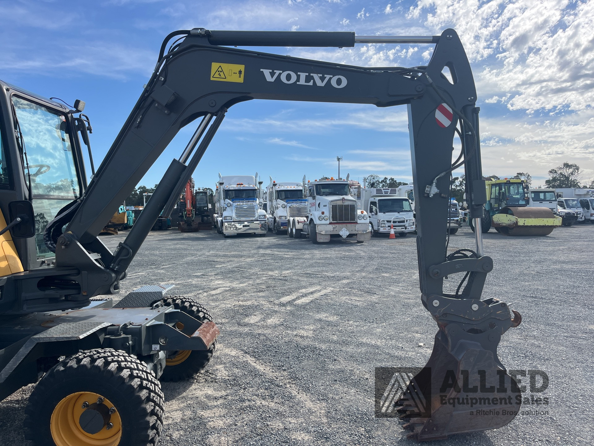 2021 VOLVO EW60E WHEEL EXCAVATOR