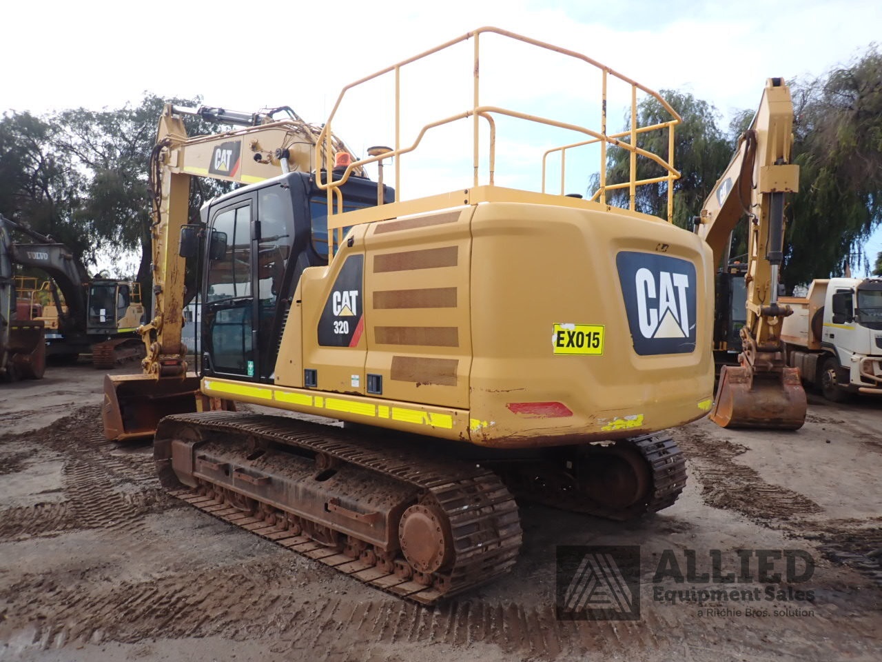 2018 CATERPILLAR 320 HYDRAULIC EXCAVATOR