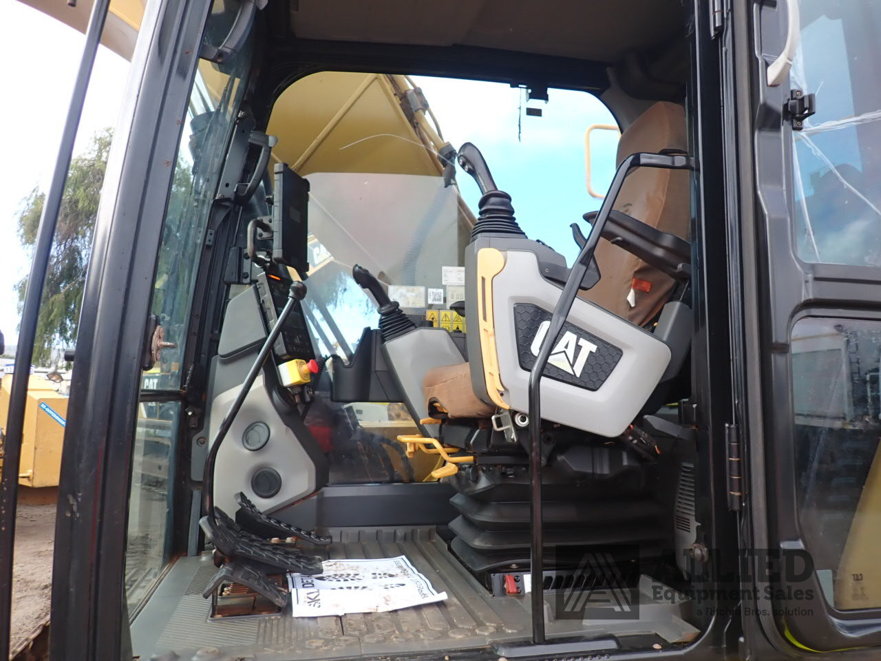 2018 CATERPILLAR 320 HYDRAULIC EXCAVATOR