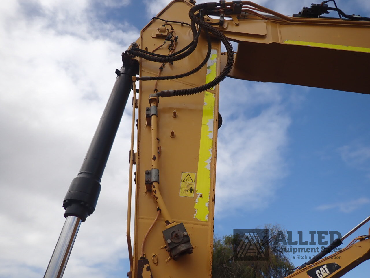 2018 CATERPILLAR 320 HYDRAULIC EXCAVATOR