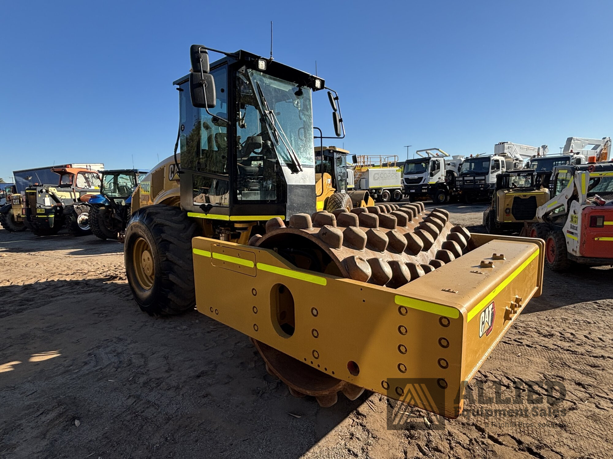 2021 CATERPILLAR CP74B PADFOOT ROLLER