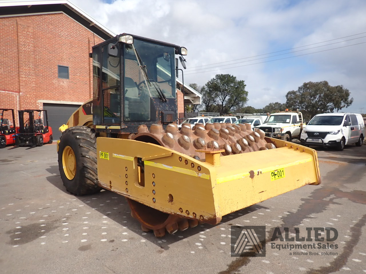 2013 CATERPILLAR CP76B ROLLER