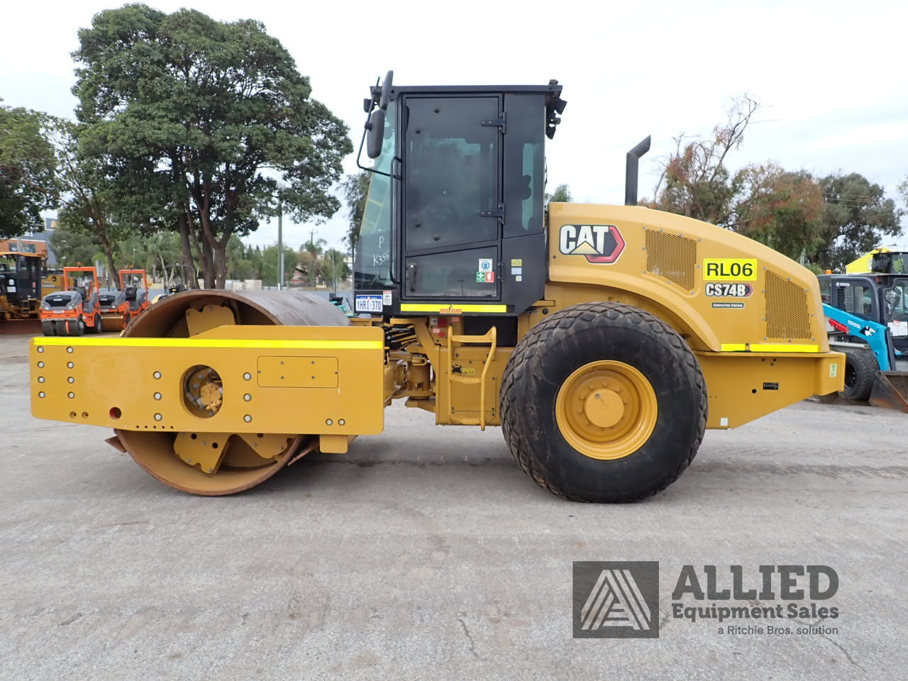2021 CATERPILLAR CS74B SMOOTH DRUM ROLLER