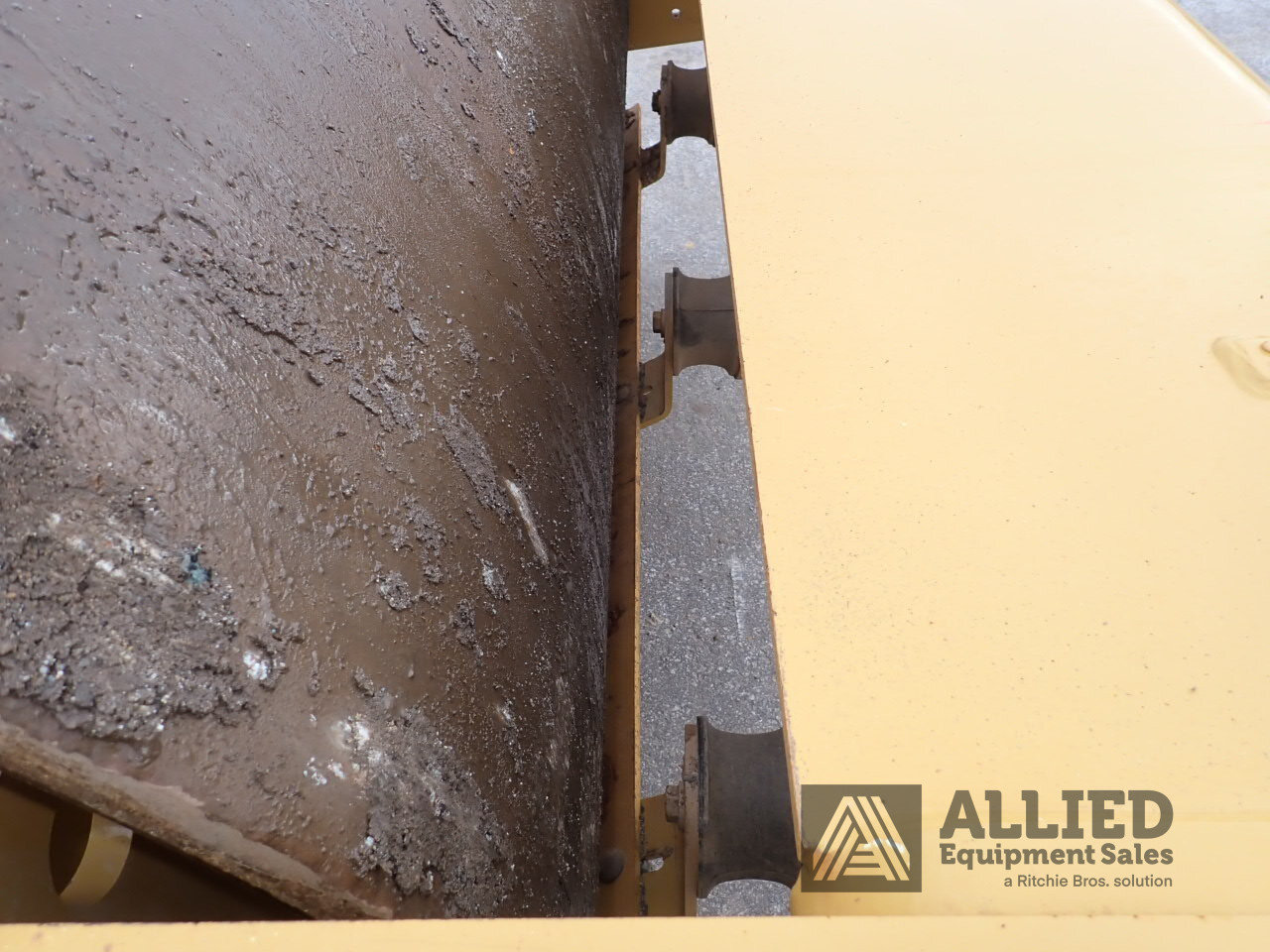 2021 CATERPILLAR CS74B SMOOTH DRUM ROLLER